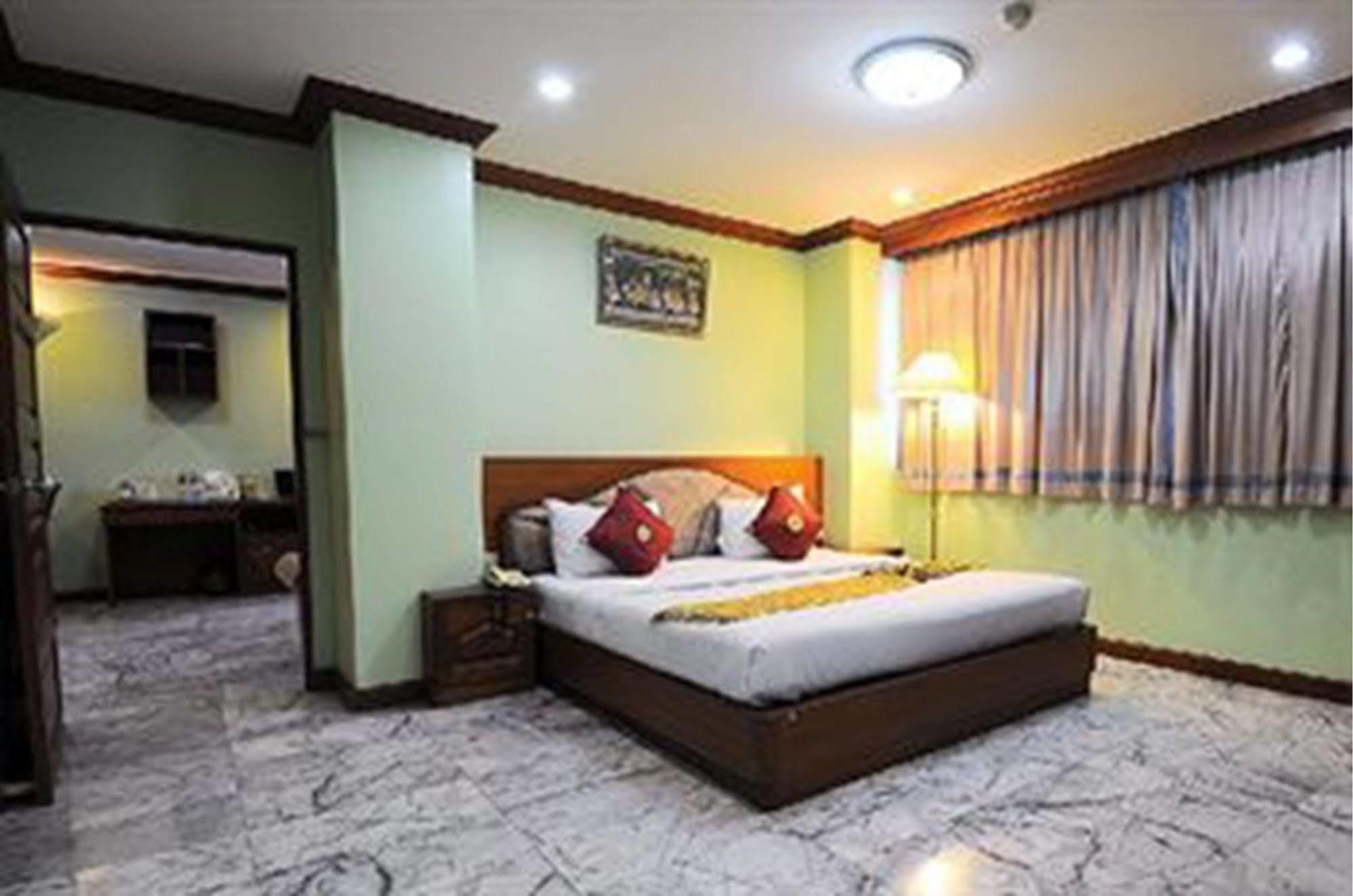 Royal Asia Lodge Sukhumvit Bangkok Exterior photo